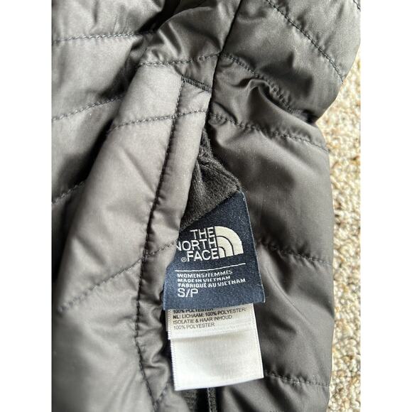 The North Face size S Women’s VEST REVERSIBLE PUFFER Faux Fur WARM BLACK J23 - Picture 11 of 12